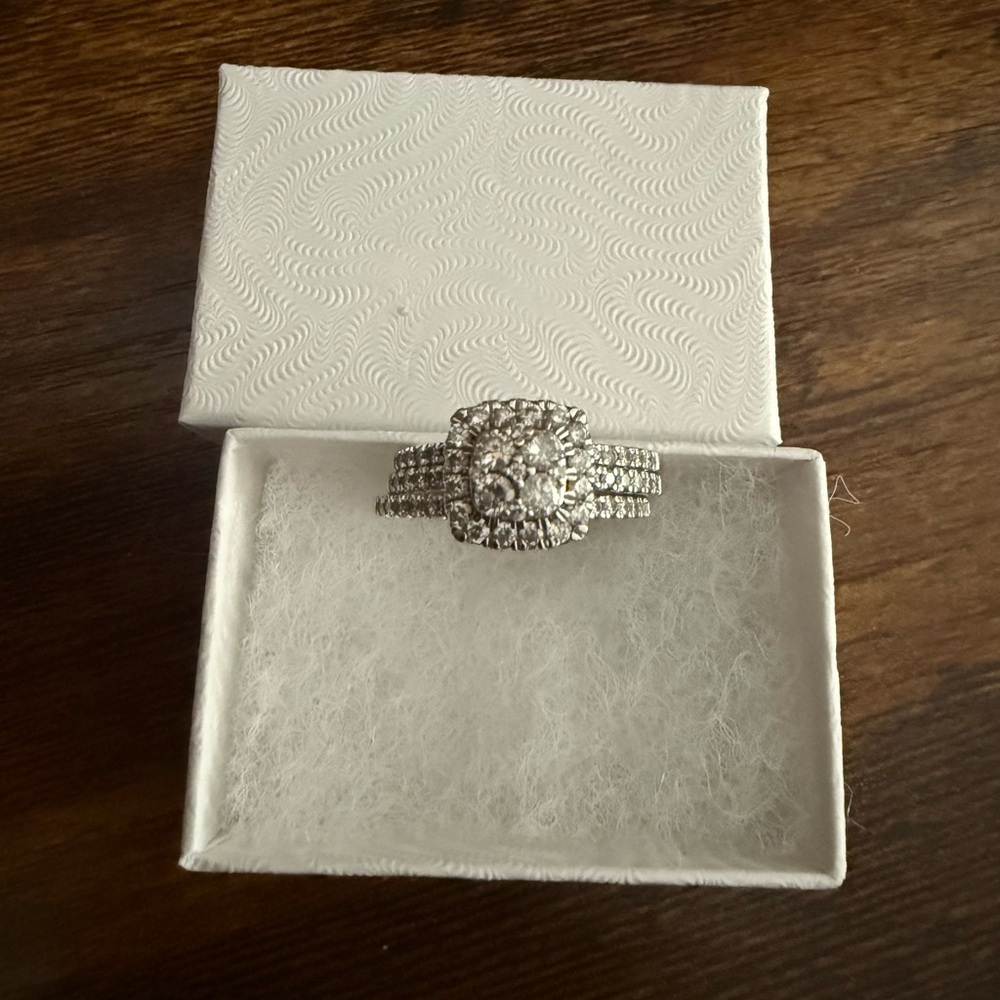 Beautiful 1 ct 10K White Gold Diamond Bridal Set - purchased at Jared